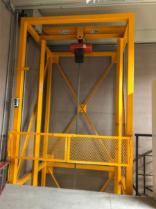 Elevador de carga industrial
